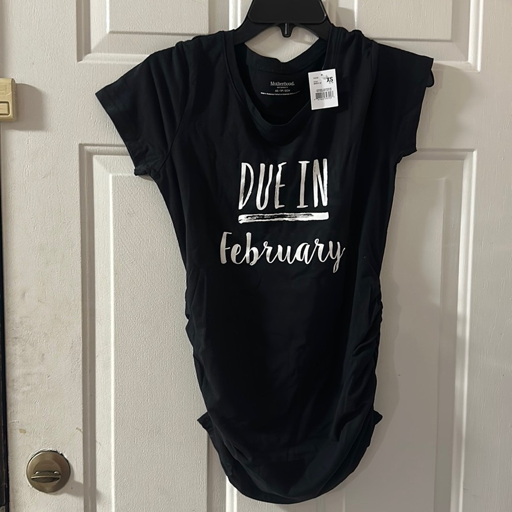 MOTHERHOOD MATERNITY DUE IN FEBRUARY GRAPHIC TEE: BLACK: NEW WITH TAGS: SIZE XS